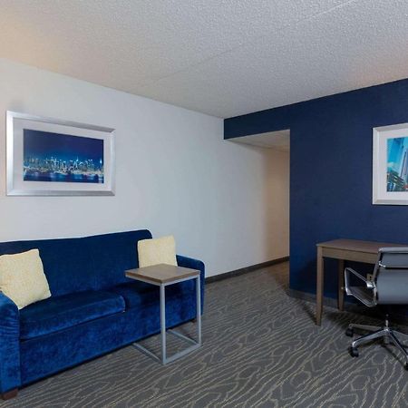 La Quinta By Wyndham Secaucus Meadowlands Hotel Bagian luar foto