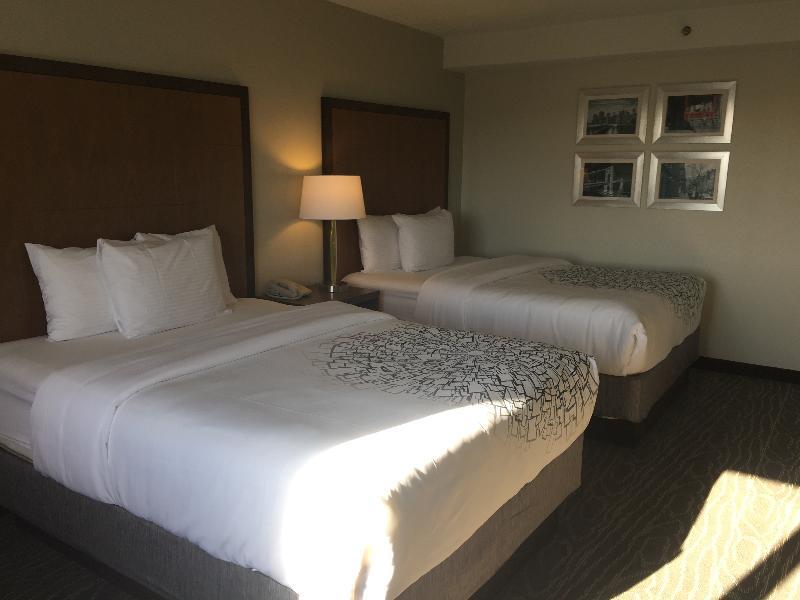 La Quinta By Wyndham Secaucus Meadowlands Hotel Bagian luar foto