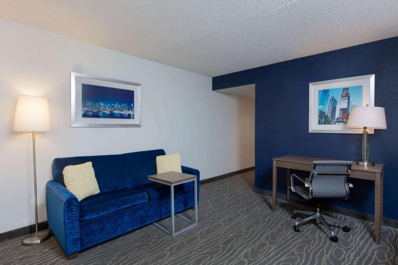 La Quinta By Wyndham Secaucus Meadowlands Hotel Bagian luar foto